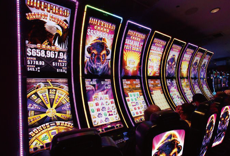 Advantages of Curved Digital Screens in Elevating Visual Engagement